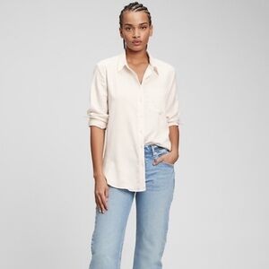 GAP Boyfriend Shirt Satin Elegant Cream Dress Shirt. Size Xs P